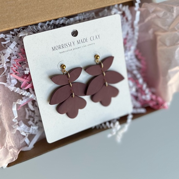 Morrissey Made Clay Verdunia Dangles in Wine. - Picture 2 of 2